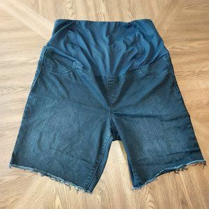 Isabel Maternity PLUS Size Shorts Size 16